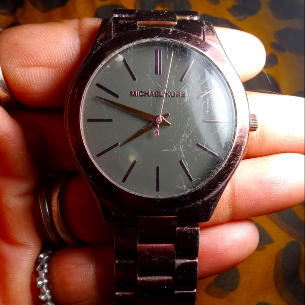 Lot of five watches sell together or indivally.